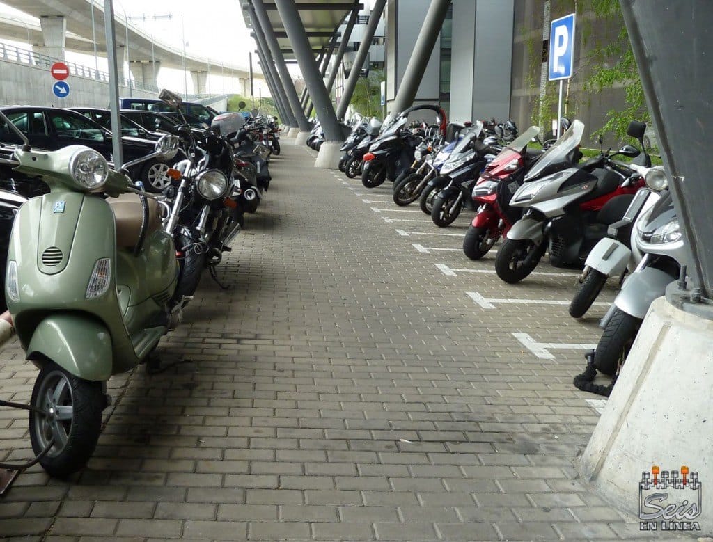 parking-motos-barajas-t4