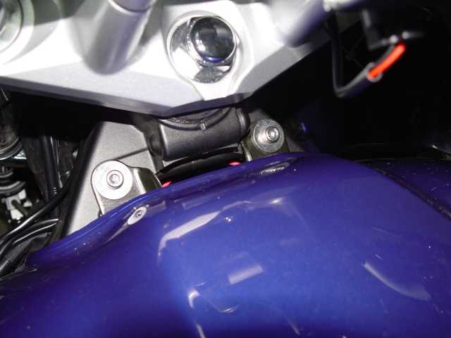 How to install a motorcycle gear indicator - Gas tank screws Yamaha FZ6 Fazer