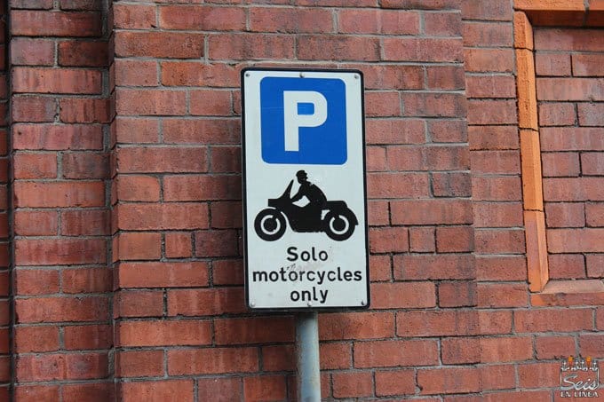 Foto de señal parking exclusivo motos